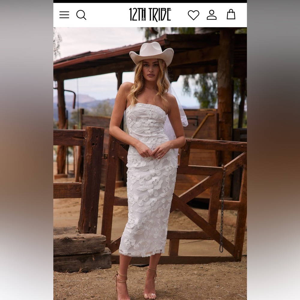 12th tribe Leilani White Floral Textured Strapless Dress